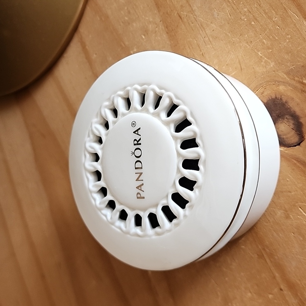PANDORA Limited Edition white round jewelry box